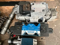 Diverse hydraulische kleppen en toebehoren - afbeelding 21 van  25