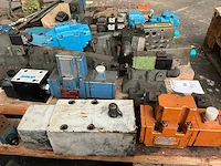 Diverse hydraulische kleppen en toebehoren - afbeelding 22 van  25