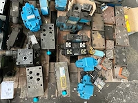 Diverse hydraulische kleppen en toebehoren - afbeelding 23 van  25