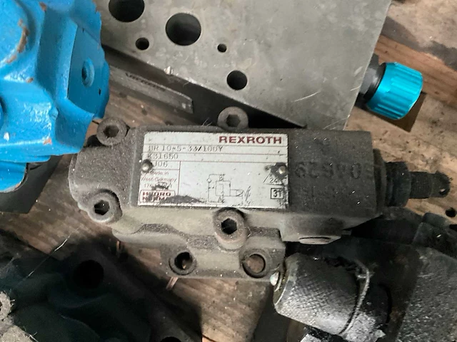 Diverse hydraulische kleppen en toebehoren - afbeelding 24 van  25