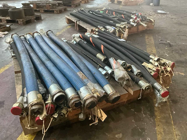 Diverse hydraulische leidingen - afbeelding 1 van  11