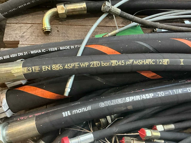 Diverse hydraulische leidingen - afbeelding 8 van  11