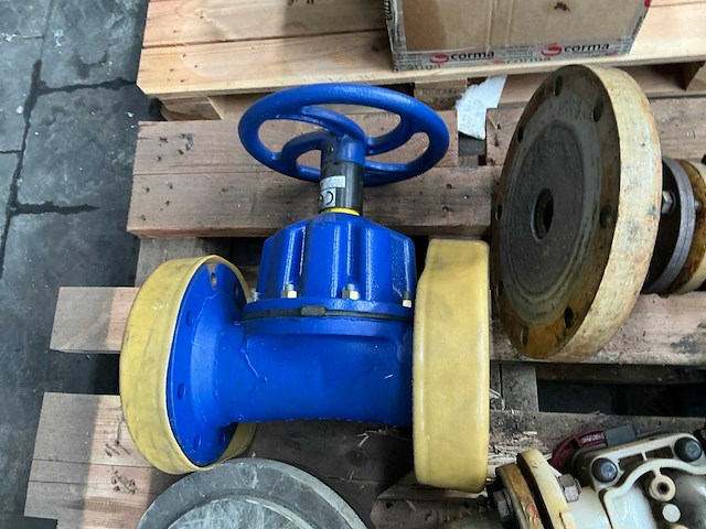 Diverse industriële afsluiters - afbeelding 2 van  2