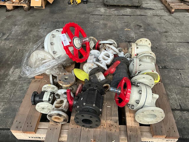 Diverse industriële afsluiters - afbeelding 1 van  4