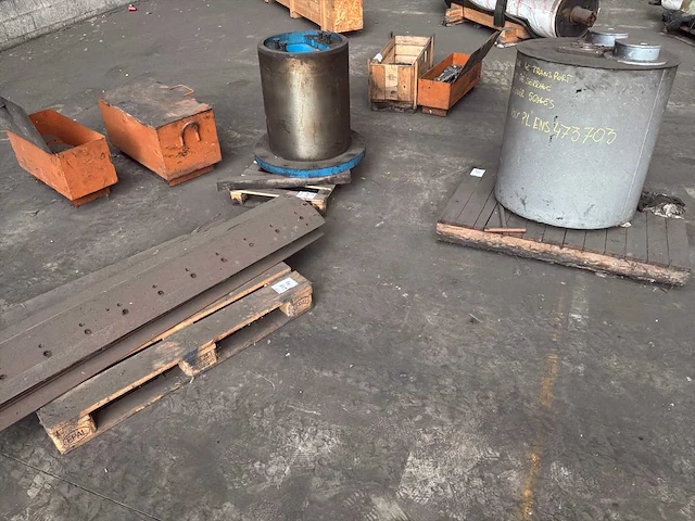 Diverse industriële componenten - afbeelding 1 van  4