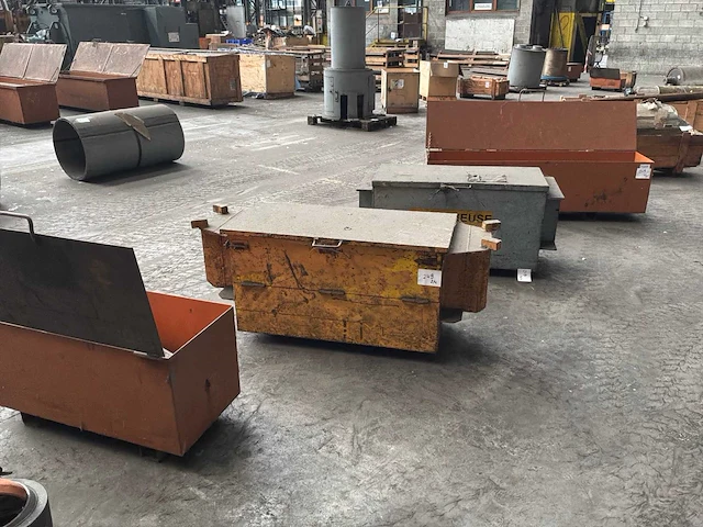 Diverse industriële componenten - afbeelding 1 van  6