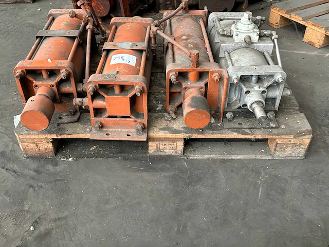 Diverse industriële componenten - afbeelding 1 van  3