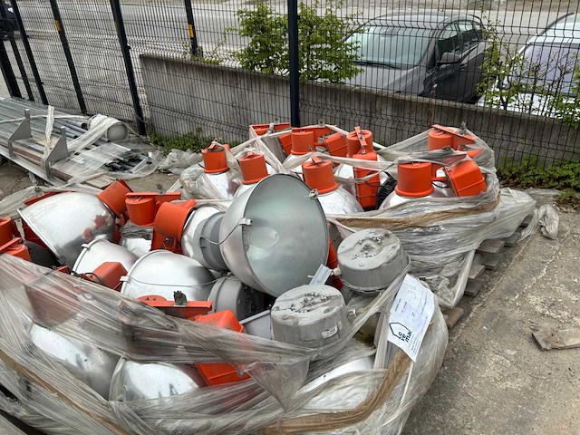 Diverse industriële lampen - afbeelding 2 van  4