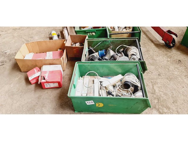 Diverse industriële zekeringen en diverse artikelen - afbeelding 9 van  11