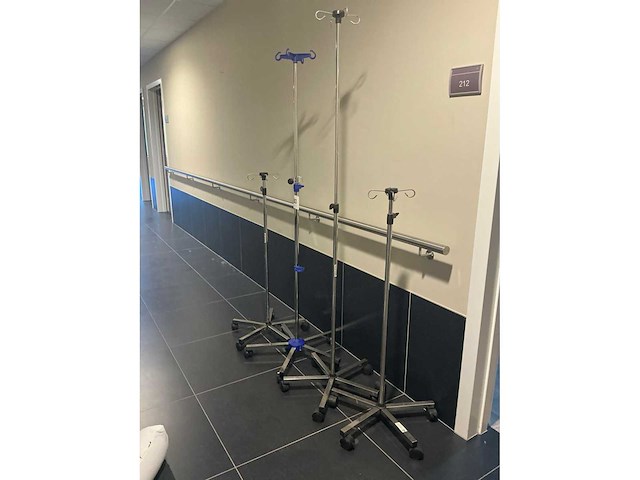 Diverse infuusstandaarden (4x) - afbeelding 1 van  1