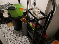 Diverse items deel 1 ( inhoud opbergruimte ) - afbeelding 1 van  5