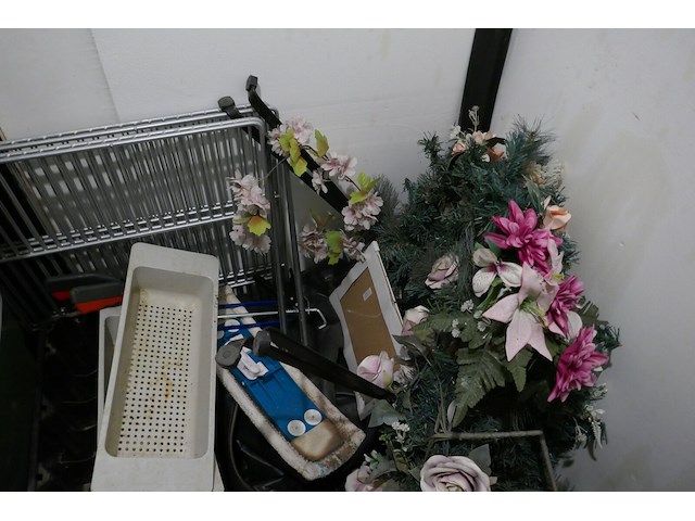 Diverse items deel 1 ( inhoud opbergruimte ) - afbeelding 2 van  5