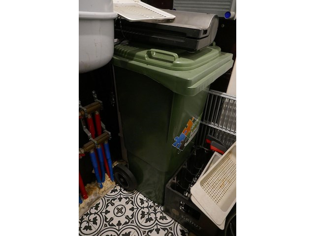 Diverse items deel 1 ( inhoud opbergruimte ) - afbeelding 3 van  5