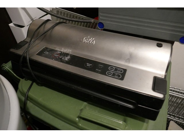 Diverse items deel 1 ( inhoud opbergruimte ) - afbeelding 4 van  5