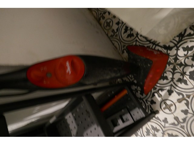 Diverse items deel 1 ( inhoud opbergruimte ) - afbeelding 5 van  5