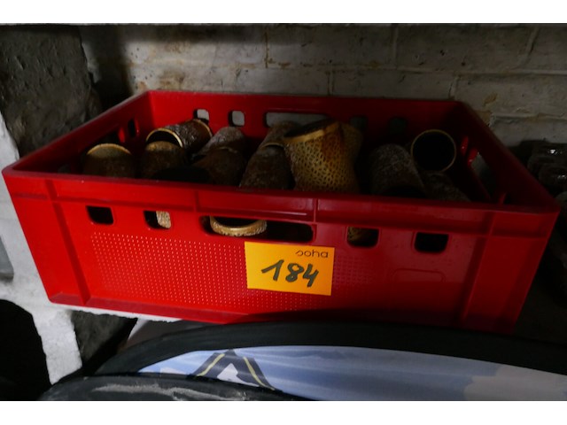 Diverse items ( inhoud achterkelder ) - afbeelding 1 van  5