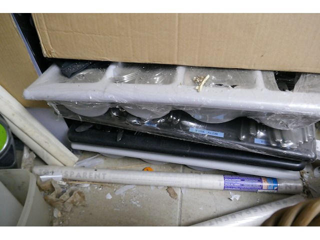Diverse items kelder - afbeelding 3 van  4
