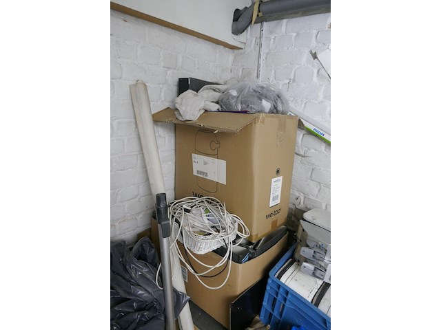 Diverse items kelder - afbeelding 4 van  4