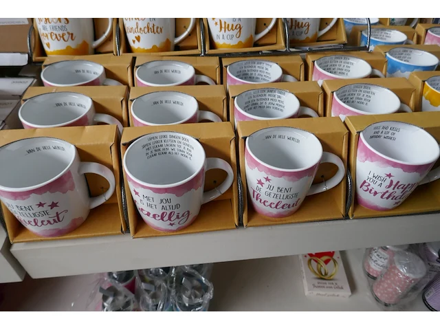 Diverse items souvenierwinkel deel 1 - afbeelding 3 van  18