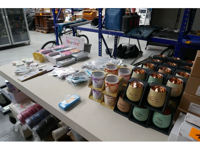 Diverse items souvenierwinkel deel 1 - afbeelding 12 van  18