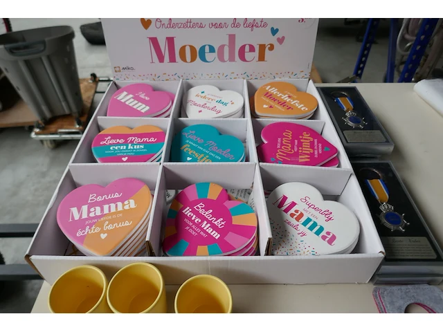 Diverse items souvenierwinkel deel 1 - afbeelding 13 van  18