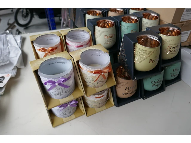 Diverse items souvenierwinkel deel 1 - afbeelding 16 van  18
