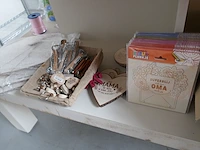 Diverse items souvenierwinkel deel 2 - afbeelding 2 van  10
