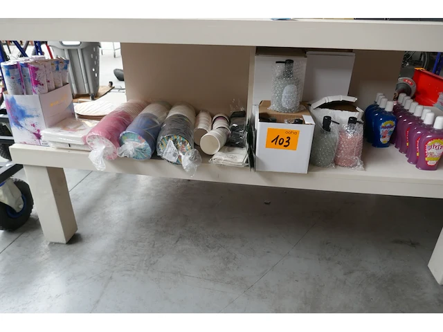 Diverse items souvenierwinkel deel 2 - afbeelding 1 van  10