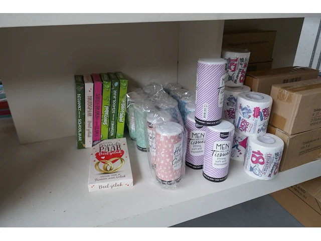 Diverse items souvenierwinkel deel 2 - afbeelding 3 van  10