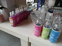 Diverse items souvenierwinkel deel 2 - afbeelding 6 van  10