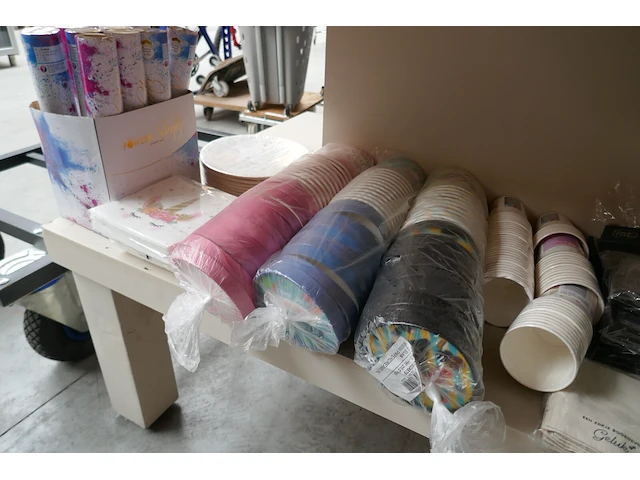 Diverse items souvenierwinkel deel 2 - afbeelding 7 van  10