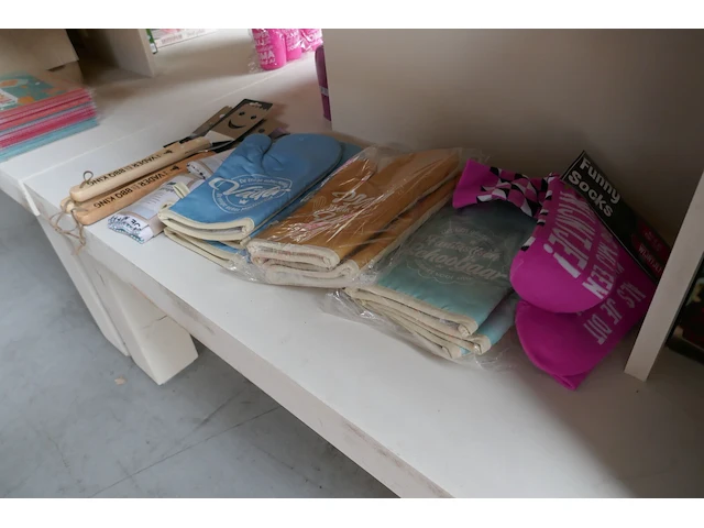 Diverse items souvenierwinkel deel 2 - afbeelding 9 van  10