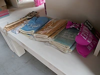 Diverse items souvenierwinkel deel 2 - afbeelding 9 van  10