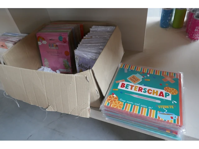 Diverse items souvenierwinkel deel 2 - afbeelding 10 van  10
