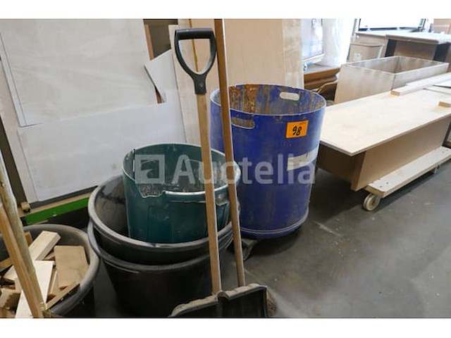 Diverse items - afbeelding 4 van  4