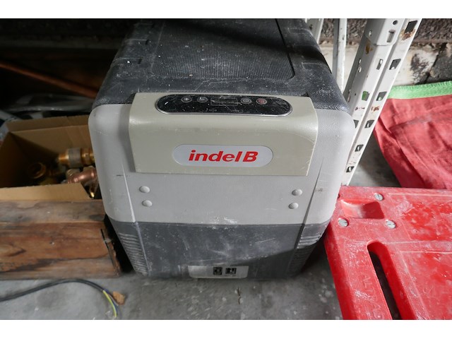 Diverse items - afbeelding 2 van  3