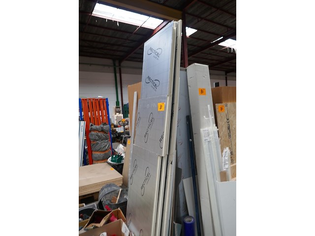 Diverse items - afbeelding 2 van  4