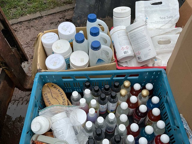 Diverse jacuzzi accessoires - afbeelding 2 van  14