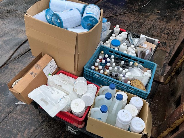 Diverse jacuzzi accessoires - afbeelding 1 van  14