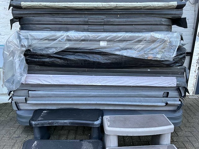 Diverse jacuzzi covers - afbeelding 6 van  12