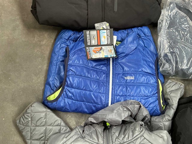 Diverse jassen (ca. 36x) - afbeelding 1 van  4