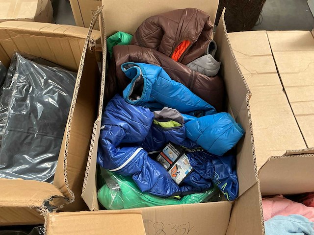 Diverse jassen (ca. 44x) - afbeelding 1 van  2