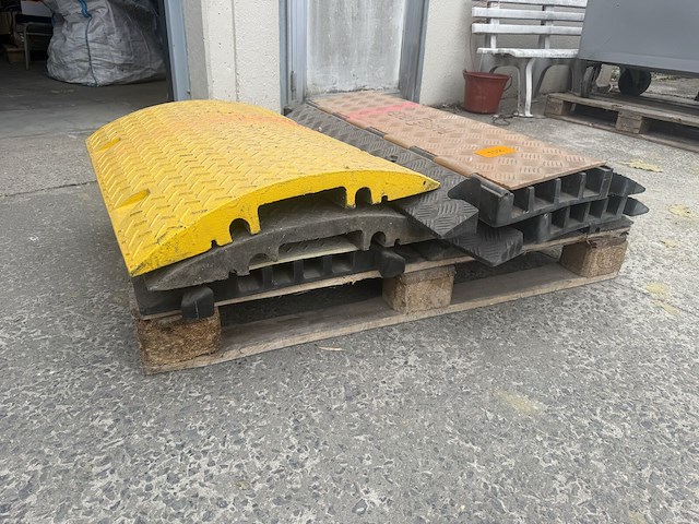 Diverse kabelbruggen - afbeelding 1 van  2