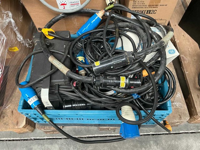 Diverse kabels, connectoren en spots - afbeelding 5 van  6