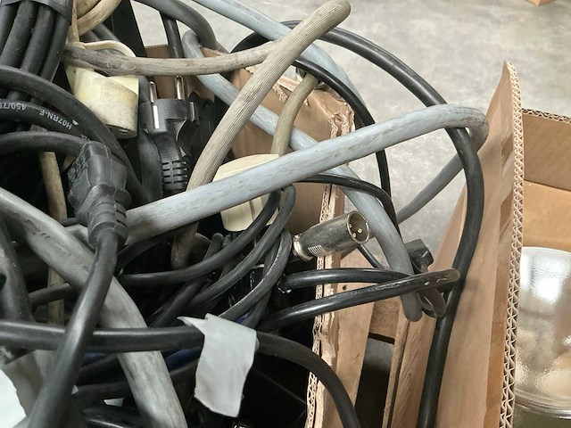 Diverse kabels, connectoren en spots - afbeelding 6 van  6
