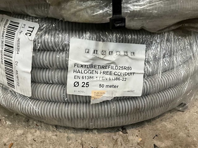 Diverse kabels en buizen (8x) - afbeelding 10 van  11