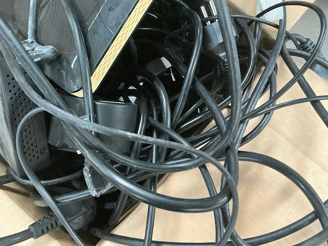 Diverse kabels en computer toebehoren - afbeelding 3 van  11