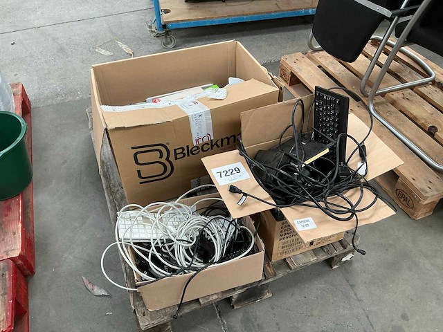 Diverse kabels en computer toebehoren - afbeelding 1 van  11