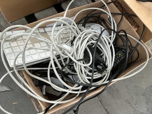 Diverse kabels en computer toebehoren - afbeelding 4 van  11