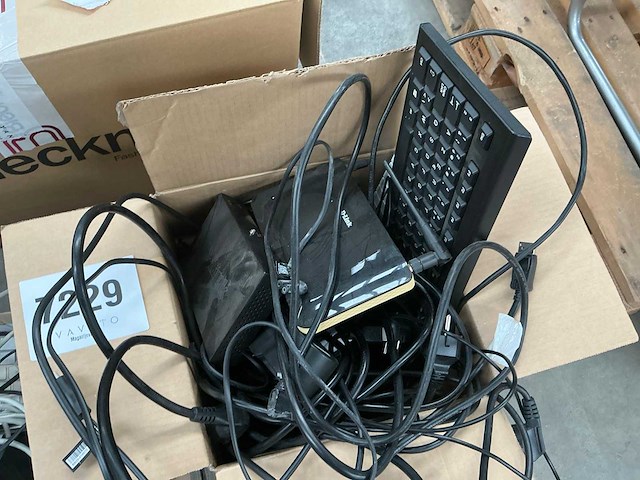 Diverse kabels en computer toebehoren - afbeelding 5 van  11